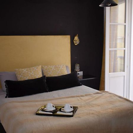 Apartamento Luxury Apartment Кадис Екстериор снимка