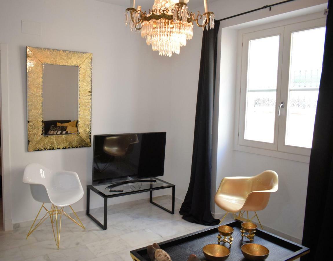 Apartamento Luxury Apartment Кадис Екстериор снимка