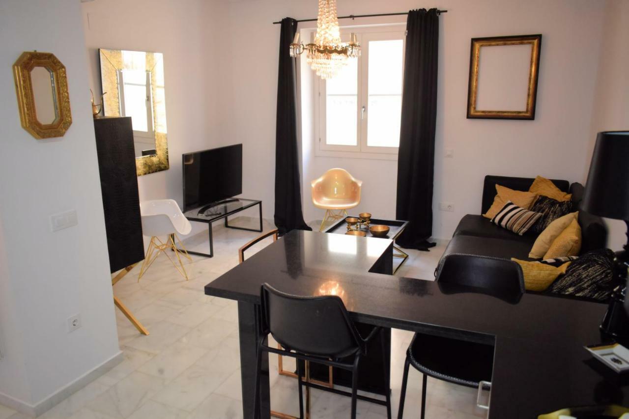 Apartamento Luxury Apartment Кадис Екстериор снимка