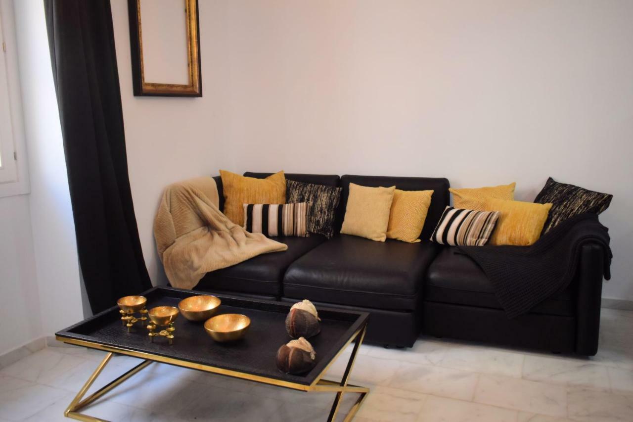 Apartamento Luxury Apartment Кадис Екстериор снимка