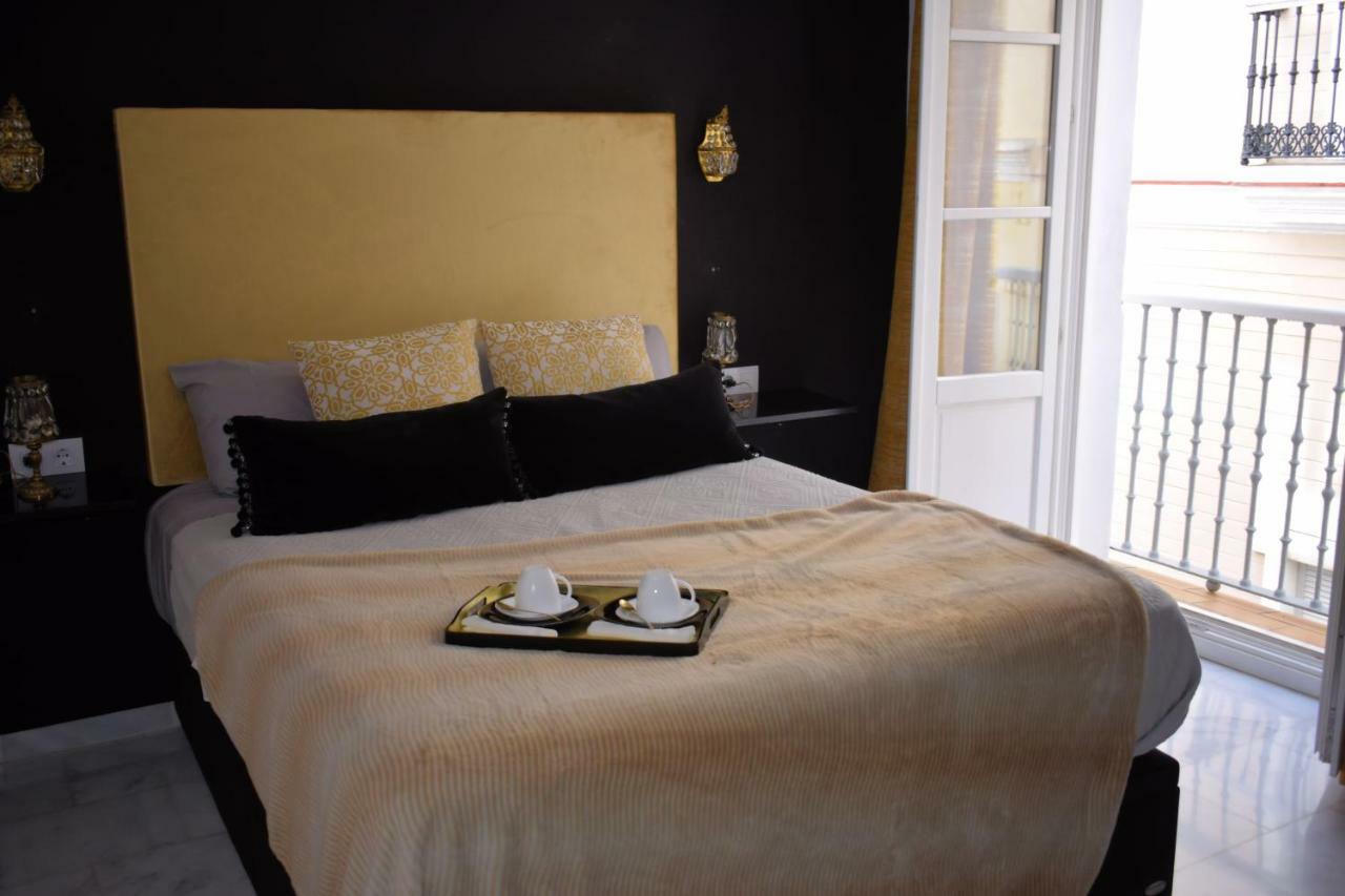 Apartamento Luxury Apartment Кадис Екстериор снимка